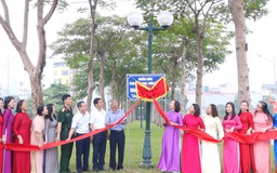 Gắn biển mô hình "Dân vận khéo" tại phường Dương Nội