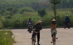 Nghĩa tình đôi bờ qua con dốc ngầm tràn