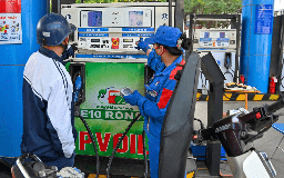 Đề xuất công bố giá xăng dầu mới trước ít nhất 30 phút