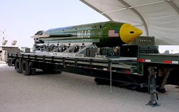CNN: Mỹ cân nhắc dùng siêu bom tấn công Iran
