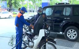 Giá xăng E10 giảm hơn 1.800 đồng/lít