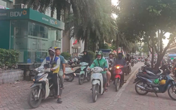 Vi phạm điều khiển phương tiện đi trên vỉa hè tái diễn