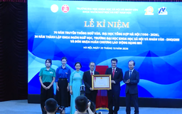 Khoa Ngôn ngữ học và Việt Nam học đón nhận Huân chương Lao động hạng Nhì