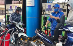 Giá xăng tăng sáu kỳ liên tiếp, vượt 28.000 đồng/lít