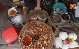 Gánh bún ốc nguội vỉa hè