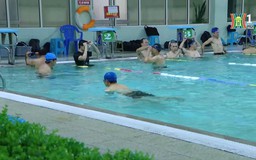 Thú vui đi bơi mùa đông của người Hà Nội