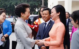 Phu nhân Tổng Bí thư, Chủ tịch Trung Quốc và Phu nhân Chủ tịch nước Việt Nam thăm Đại học Quốc gia Hà Nội