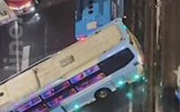Xe khách mất lái quay ngang, Vành đai 3 ùn tắc kéo dài trong đêm