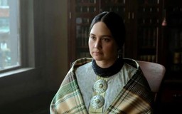 Lily Gladstone - Đóa hoa nở muộn của Hollywood