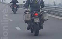 Nhóm mô tô phân khối lớn đi vào cao tốc Bắc - Nam