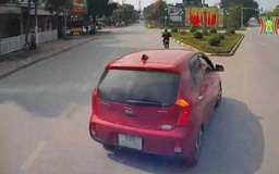 Ô tô con tạt đầu xe khách do chuyển hướng gấp