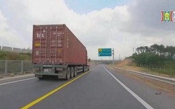 Bỏ vạch liền làn khẩn cấp trên cao tốc hai làn