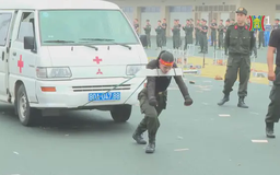 Nỗ lực phi thường của những nữ cảnh sát cơ động