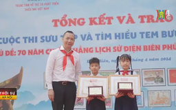 Học sinh tìm hiểu tem chủ đề Chiến thắng Điện Biên Phủ