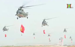 11 trực thăng bay biểu diễn trên bầu trời Điện Biên