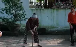 Bóng cửa - Từ thể thao thượng lưu hóa bình dân