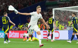 Hungary 1-0 Scotland: Csoboth giữ lại hy vọng đi tiếp