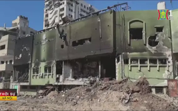 Israel tấn công trại tị nạn và trường học ở Gaza