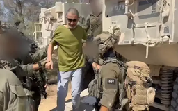 Israel đột kích Gaza, giải cứu con tin bị giam 11 tháng