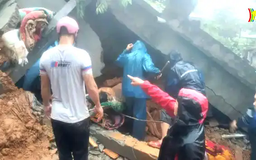 Sạt lở làm sập nhà, 5 người thương vong tại Hoà Bình