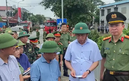 Làm cầu phao tạm thời thay thế cầu Phong Châu