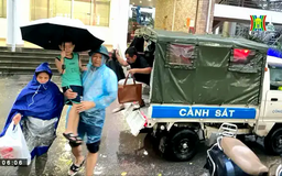 Quận Hai Bà Trưng đưa dân đến nơi tránh bão an toàn
