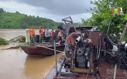 Lai dắt thành công hai tàu 100 tấn trôi dạt sông Hồng