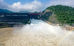 Đóng thêm cửa xả đáy hồ thủy điện Hòa Bình, Tuyên Quang