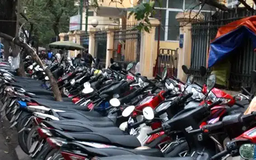 Miễn phí trông xe phục vụ khu vực bãi ngoài đê sông Hồng