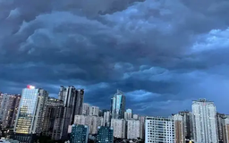 Cảnh báo mưa lớn, dông, tố, lốc, sét khu vực nội thành Hà Nội