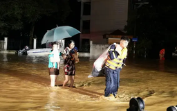 Hà Nội tiếp tục di chuyển người dân trong đêm