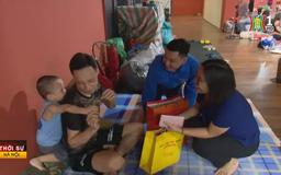 Hỗ trợ người dân đang sơ tán tránh lũ