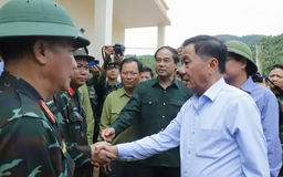 Chủ nhiệm UBKT Trung ương Trần Cẩm Tú đến Làng Nủ