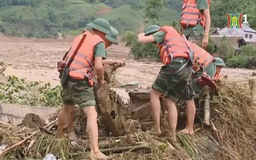 Hơn 600 người tìm kiếm nạn nhân lở đất tại làng Nủ