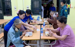 Chăm lo đầy đủ cho người dân ở nơi tránh lũ