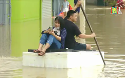 Long Biên: Dân sống chung với lũ