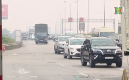 Đề nghị miễn phí đường bộ xe chở hàng cứu trợ