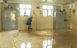 Khẩn trương vệ sinh trường học sau mưa lũ
