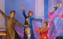 Quảng bá thông điệp hòa bình qua tà áo dài Việt Nam