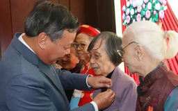 Gặp mặt 33 phụ nữ tham gia giải phóng Thủ đô
