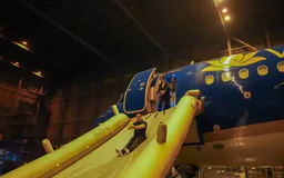 Vietnam Airlines diễn tập ứng phó khẩn nguy trên máy bay thật
