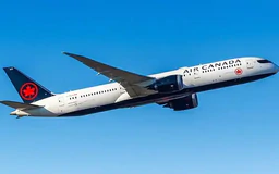 Máy bay Air Canada rơi tự do 1.800m trong 5 phút