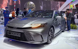 Toyota ra mắt Camry hoàn toàn mới, giá từ 1,22 tỷ đồng