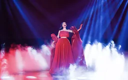Chi Pu hạnh phúc trước tình cảm khán giả tại fan meeting