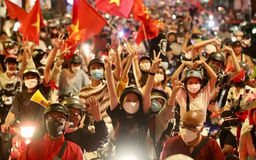 Niềm tự hào đỏ rực trên sân nhà
