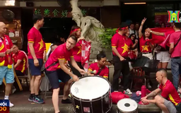Hội CĐV Việt Nam tại Lào tiếp lửa cho ĐT Việt Nam