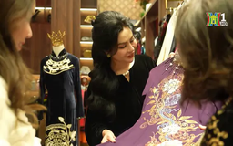 May áo dài Tết