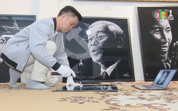 Họa sĩ đập kính thành tranh