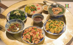 Thưởng thức cơm nhà và cỗ Tết tại phố cổ