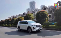Toyota Innova Cross HEV là xe hybrid bán chạy nhất 2024